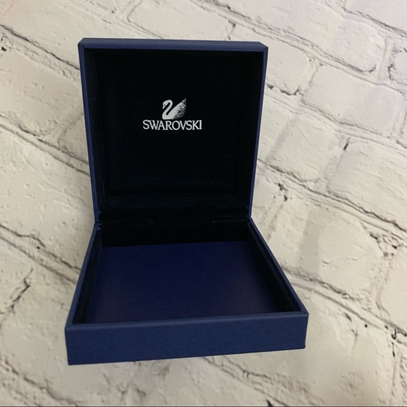 SOLD ✅ New Swarovski clip-on earrings. - Picture 10 of 11